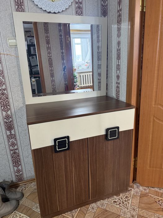 Продаю комод и две тумбы