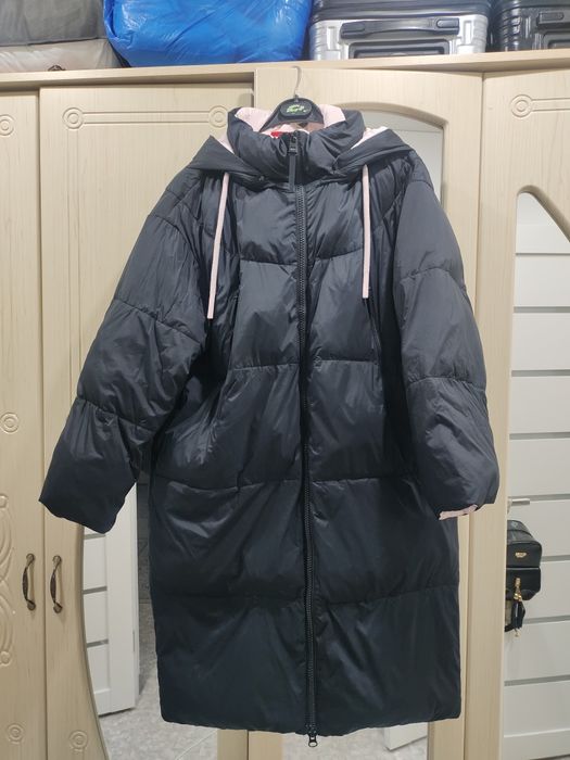 Продам куртку в черном цвете