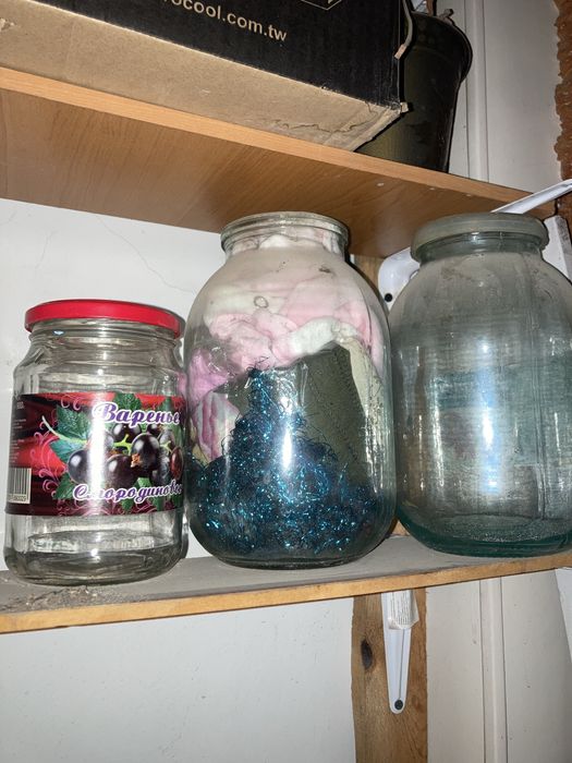 Банки 1, 2 литровые отдам бесплатно