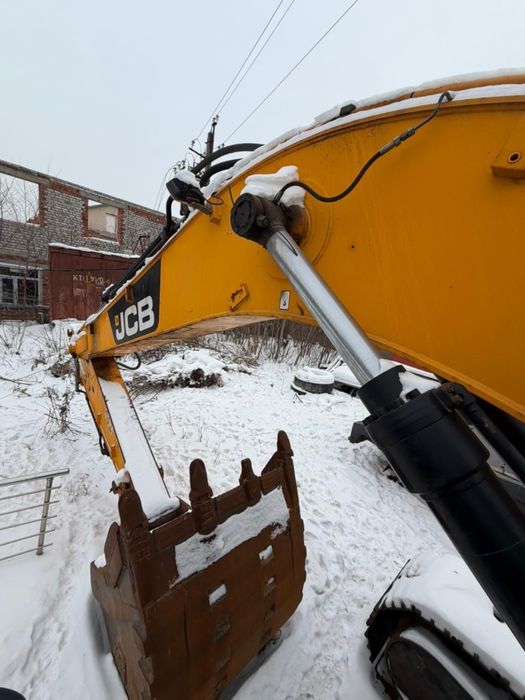 Продается экскаватор JSB