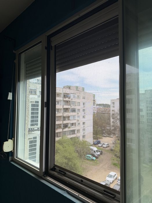 Алуминиева дограма с ролетен комарник и външни алуминиеви ролетни щори 2050/1350мм стандартен размер за панелен блок