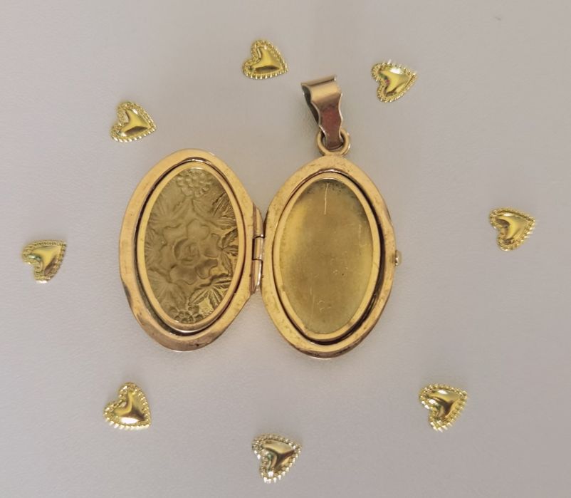 Pandantiv vechi din aur de 18K si email