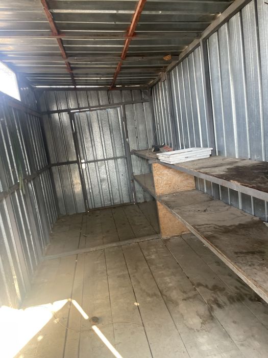 Vand baraca metalica .