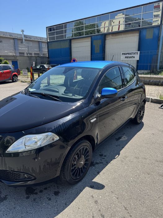Lancia ypsilon 2014