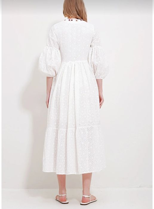 Rochie cu detalii brodate