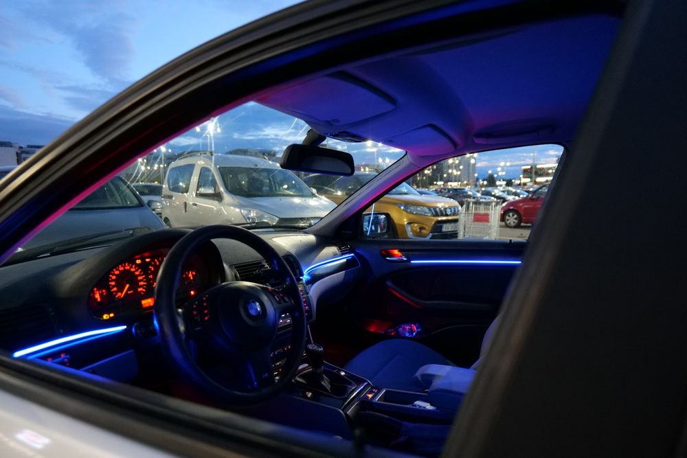 BMW e46 318i 143 cp cu sistem audio harman kardon+lumini ambientale