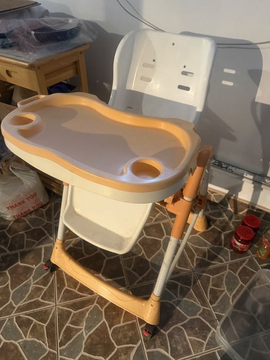 Scaun -masuta  pt copii mici