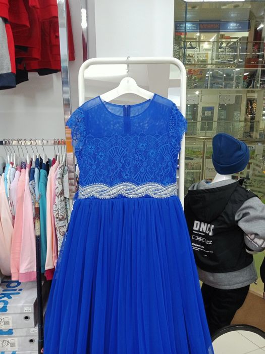 Продам нарядное  платье для девочки!