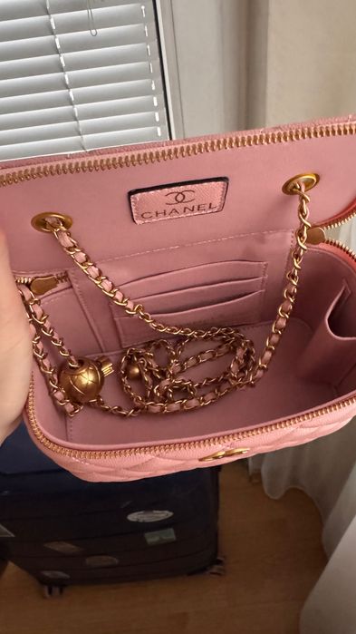 Розова дамска чантичка тип Chanel / козметична чанта с верижка