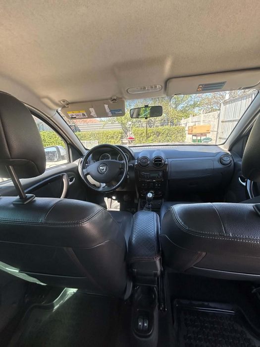 Vând Dacia Duster