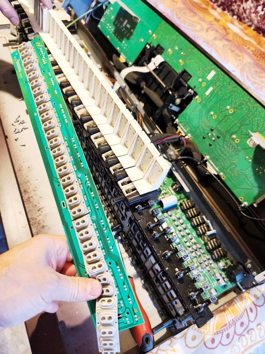 Orgă Reparatii claviatura. Pas . Display  .