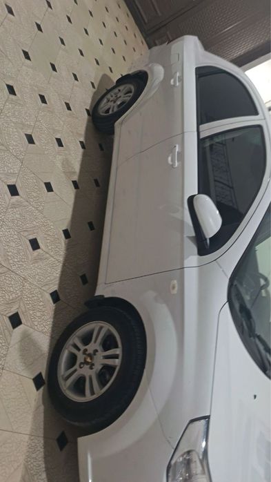 Nexia 3 Sotiladi