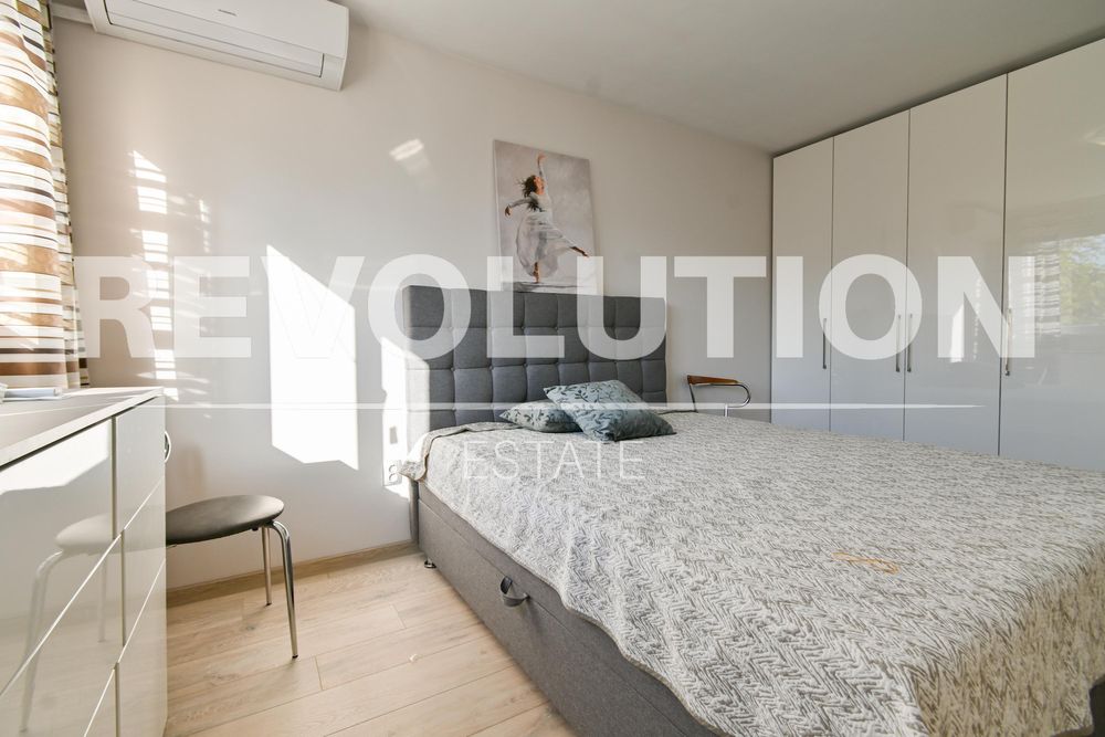 Четиристаен апартамент в ж.к. Зона Б-18.