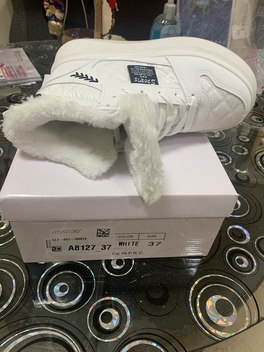 Дамски боти с пух