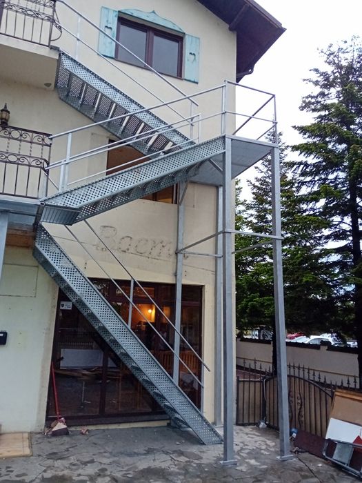 Scara metalica zincata de incendiu azil
