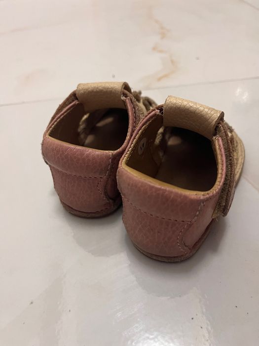 Bebe-2 costume baie, palarie si papucei la 60 lei