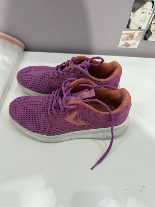 Куртка , кроссовки