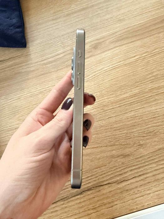 Продавам Iphone 15 pro