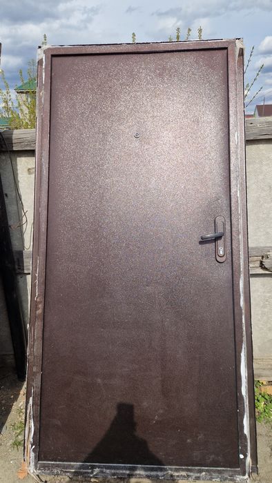 Продам входную  дверь