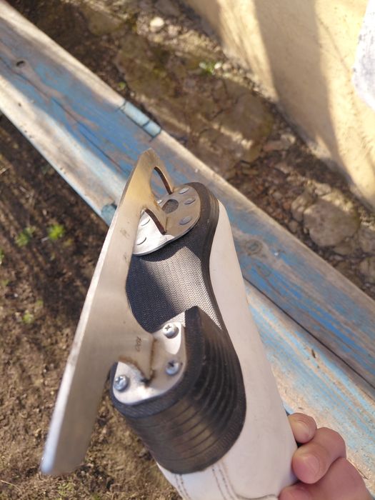 Продаеться коньки