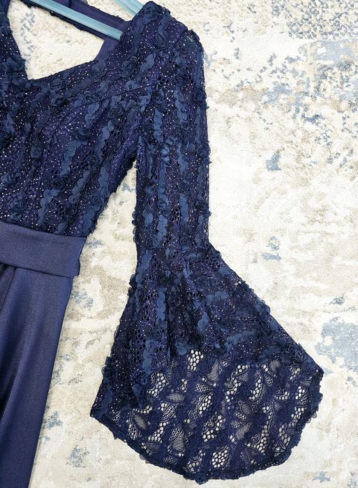 Платье нарядное, размер М