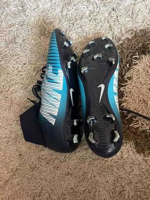 Vând ghete de fotbal nike jr mercurial superfly v df fg