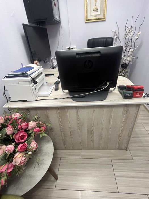 Мебель для офиса, телевизор, кресло