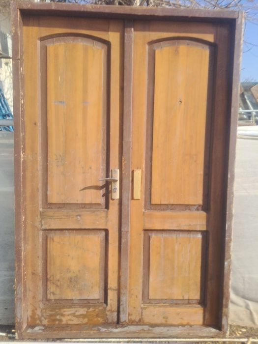 Икки табакалик ёгочлик эшик сотилади.