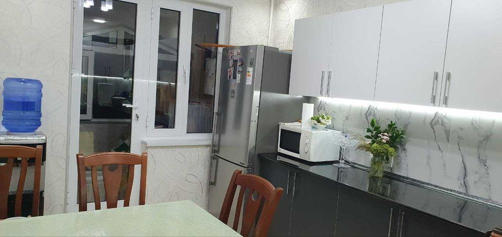 Продается 3 x ком. квартира в массиве Кизил Шарк