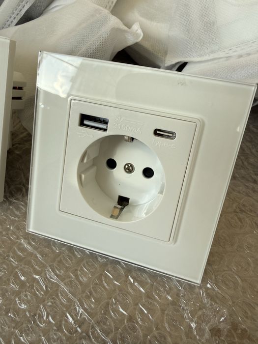 Луксозни контакти + USB USB-c и ключове