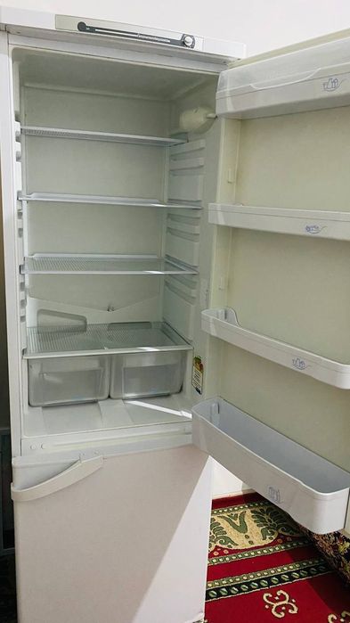 Холодильник сотилади