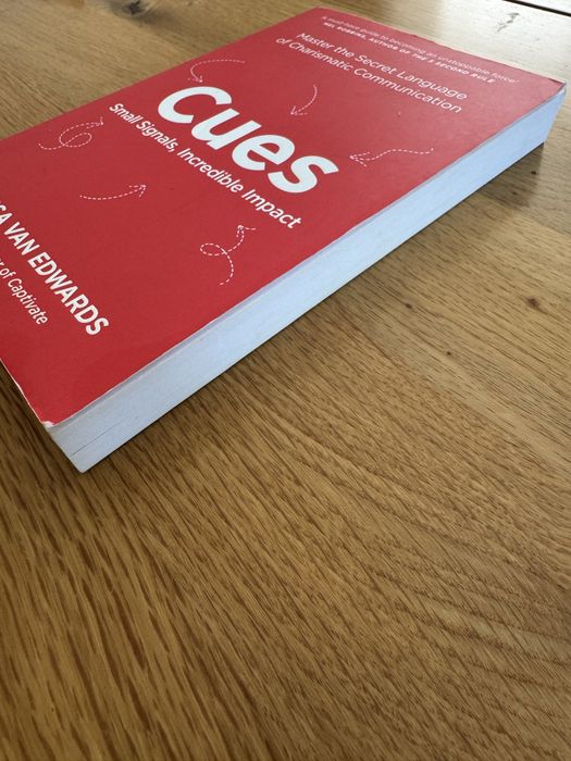 „Cues“, написана от Ванеса Ван Едуардс