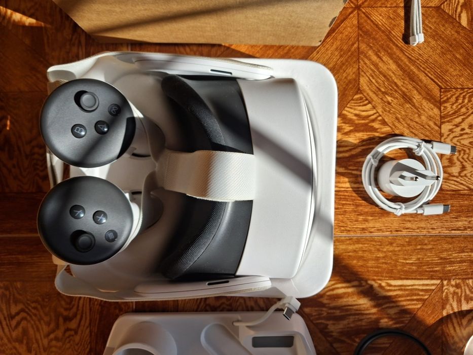 Vând meta quest 3s noi 256gb cu accesorii