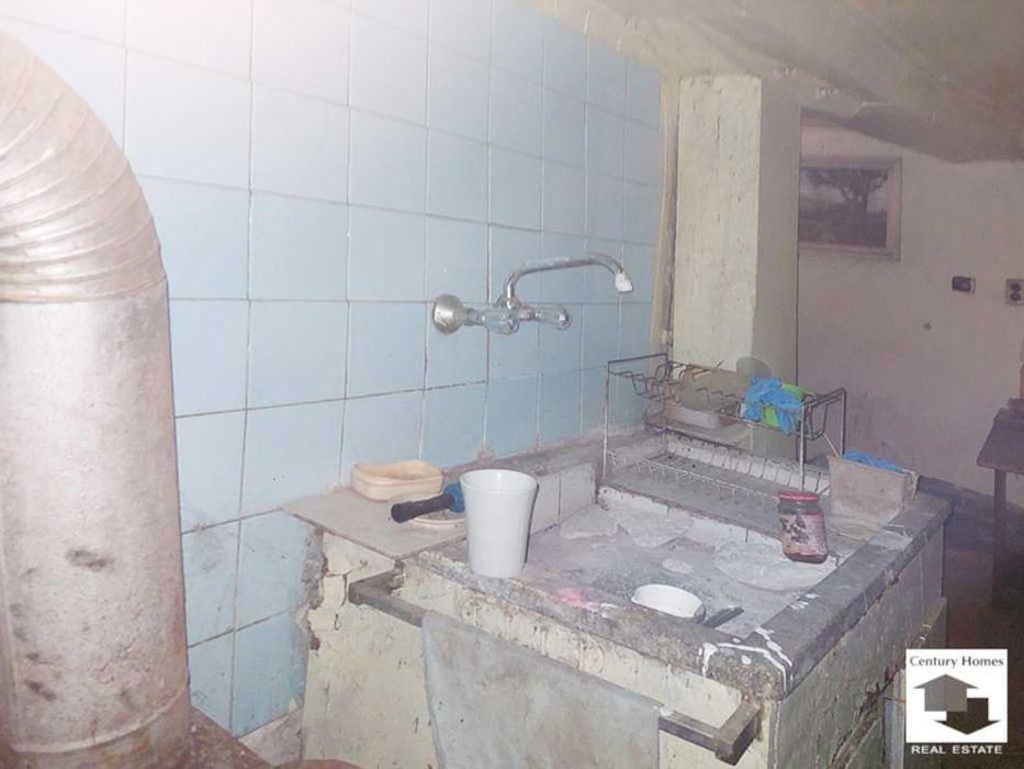150029 Двуетажна къща за продажба, с равен двор и каладенец, в с. Овча Могила