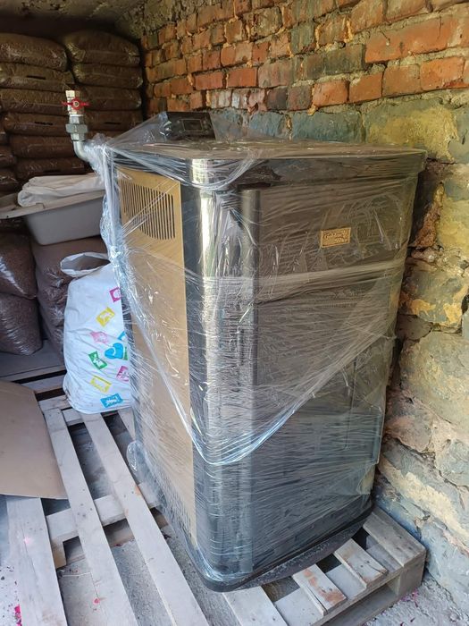 Продавам камина на пелети "Golden Fire"  18 kw, употребявана в изправно състояние