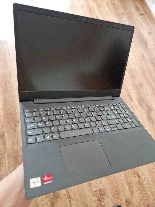 Laptop Lenovo ADA V-15