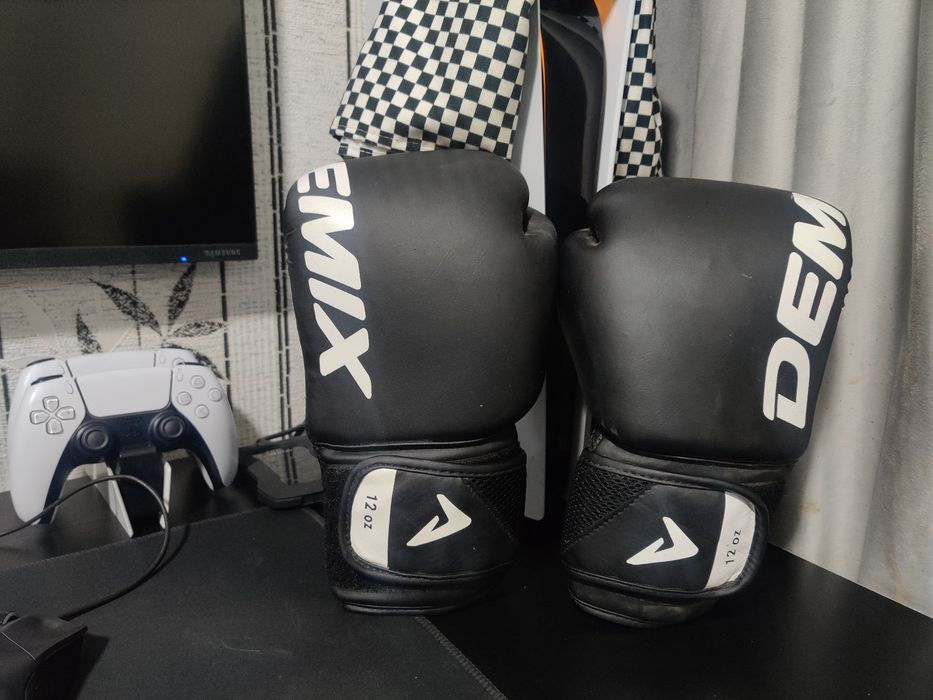 Продам боксерские перчатки
