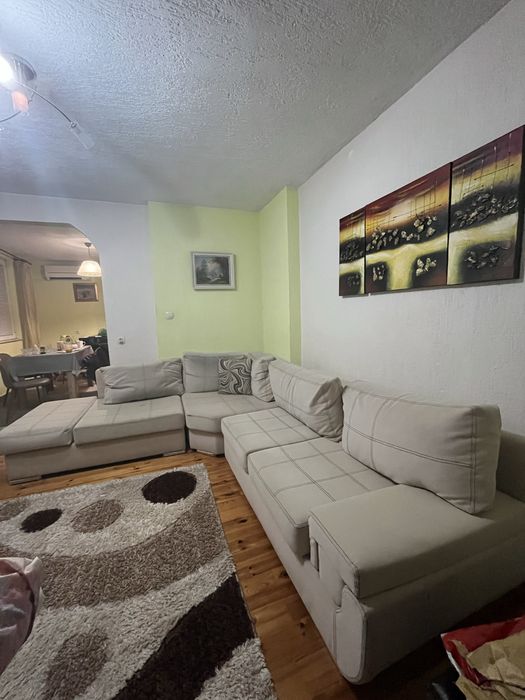 Продавам ъглов диван с 3 части + възглавниците