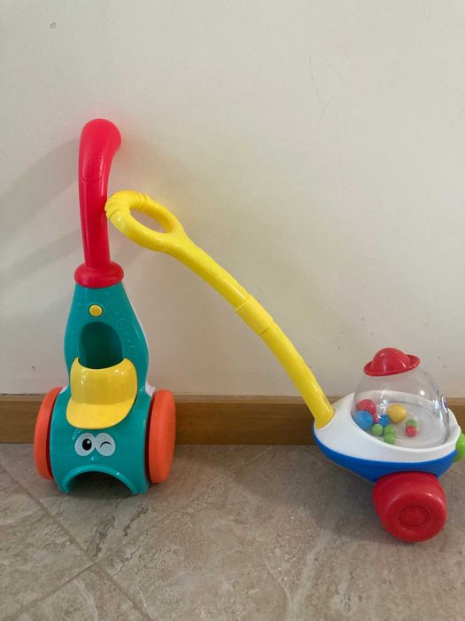 Детски играчки (проходилка/walker, интерактивни играчки с дръжки и водна гимнастика )