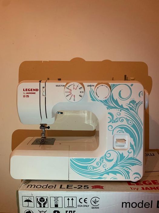 Janome Legend LE-25 белый