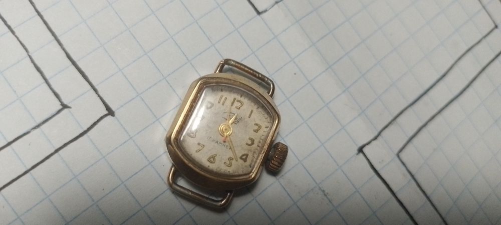 Часы золотые в неплохом состоянии "17 камней"