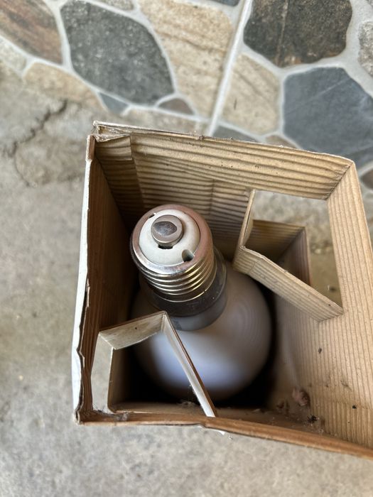 Lampa cu halogen metalic