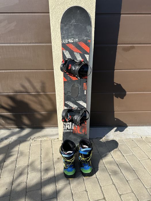 Placa snowboard si boots Deeluxe