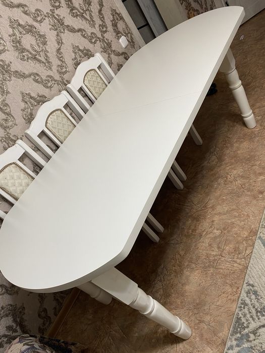 Стол со стульями