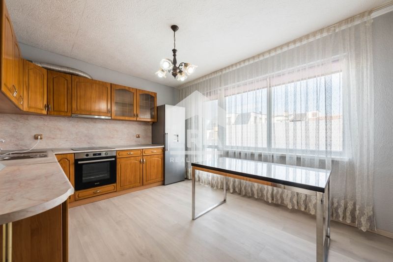 Многостаен обзаведен мезонет за продажба, в тухлена сграда, Колхозен п