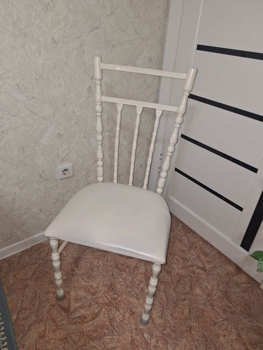 Кухонный стол и стулья