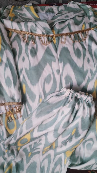 Atlas nusxa tushirilgan uzbekskiy kuylak material sifatli va yumshoq.