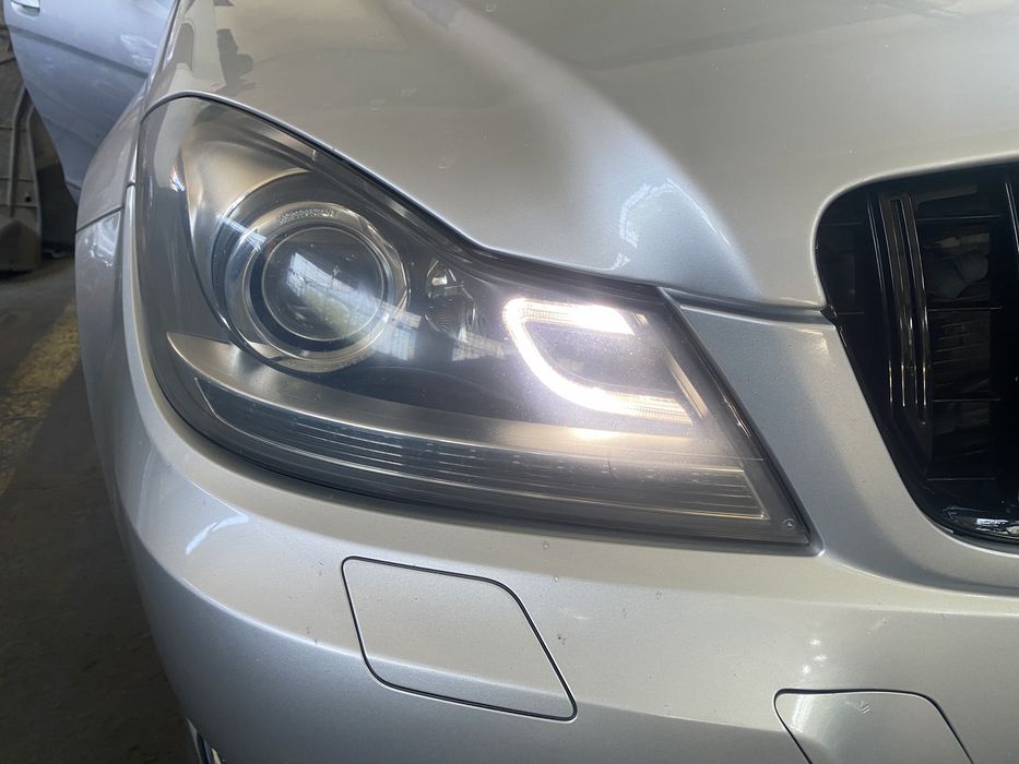 Far dreapta ILS xenon bixenon Mercedes w204 facelift