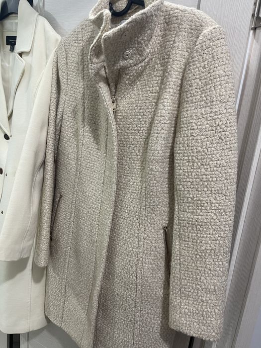 Пальто, белое стойко воротник