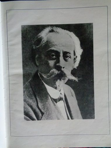 Звезди във вековете" - Книга-албум, представяща информация за загинали